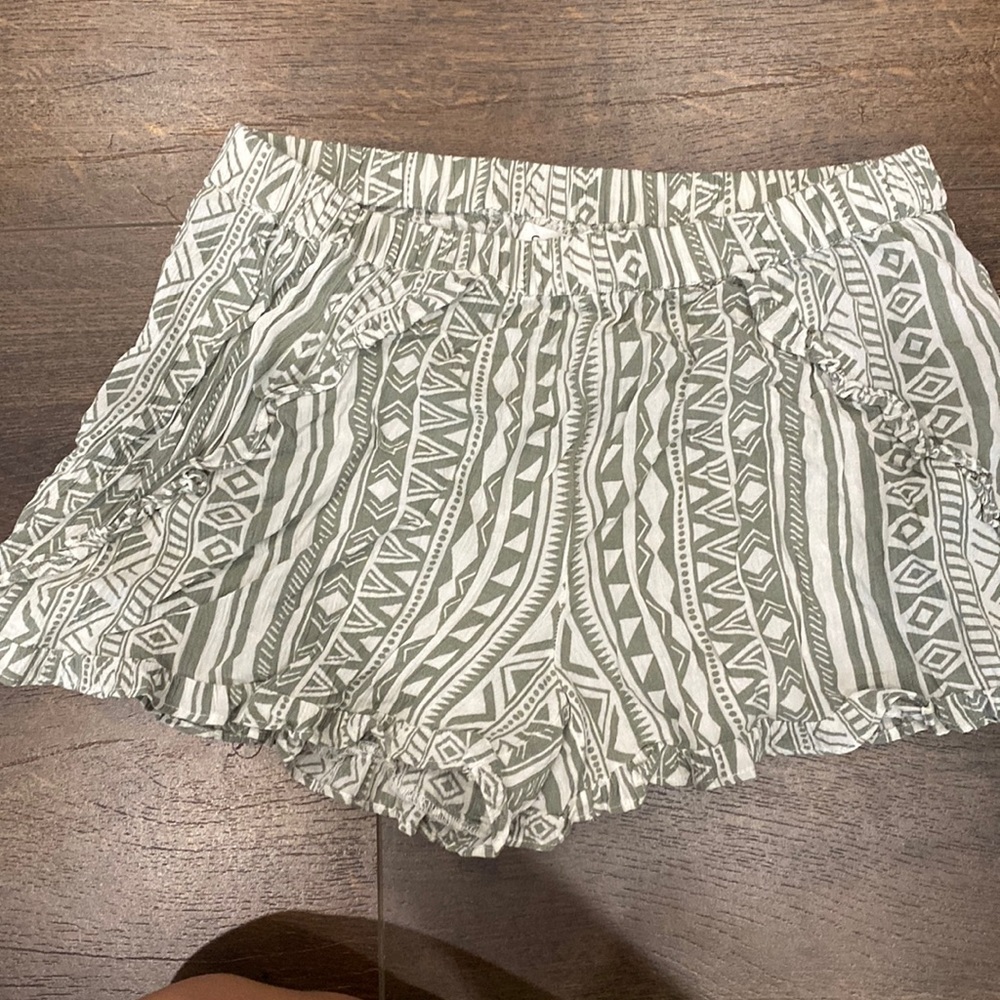 Salty lemon, patterned green & white shorts, that is size medium